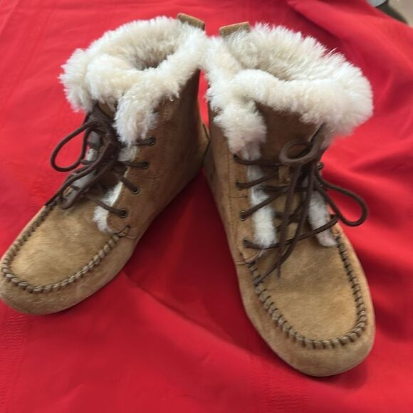 UGGS CHESNUT MOCCASIN BOOTS SIZE 5.5 - Picture 6 of 9